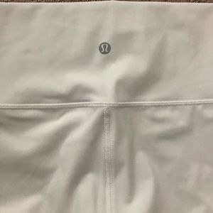 White Lululemon Wunder Under Leggings 28”